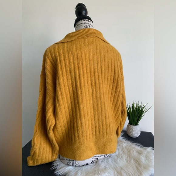 LILI SIDONIO NWT Sweater Saffron Yellow SZ:S - Picture 10 of 10